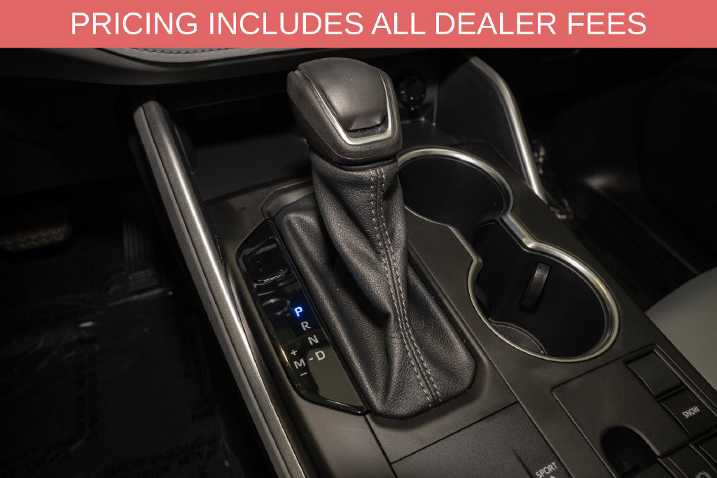 Used 2024 Toyota Highlander XLE FWD image 19