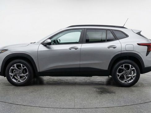 Used 2025 Chevrolet Trax LT FWD image 5
