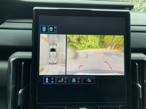 Used 2024 GMC Acadia Elevation image 29