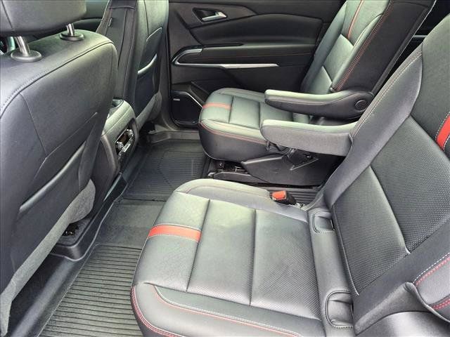 Used 2024 Chevrolet Traverse RS w/ LPO, Floor Liner Package FWD image 17