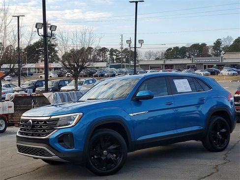 Certified 2025 Volkswagen Atlas Cross Sport SE w/ Panoramic Sunroof Package image 32