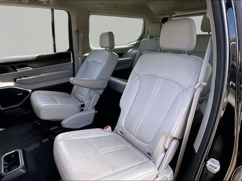 Used 2024 Jeep Wagoneer Series II AWD/4WD image 16