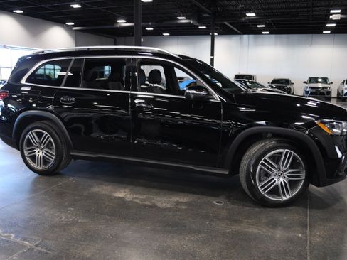 Used 2024 Mercedes-Benz GLS 450 4MATIC image 8