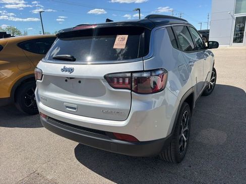 Used 2025 Jeep Compass Limited AWD/4WD image 9