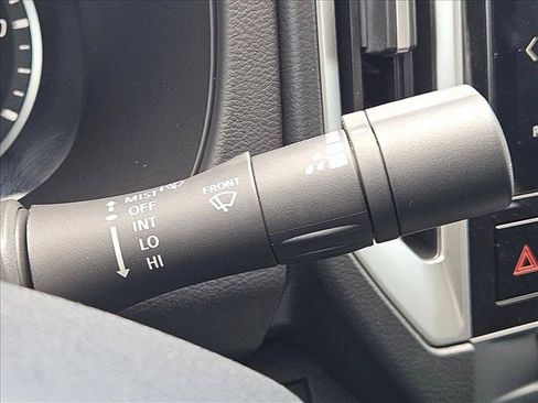 Used 2025 Nissan Frontier SL RWD image 11