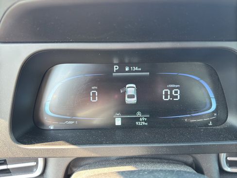 Certified 2024 Hyundai Elantra SE image 9