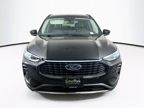 Used 2025 Ford Escape Platinum AWD/4WD image 2