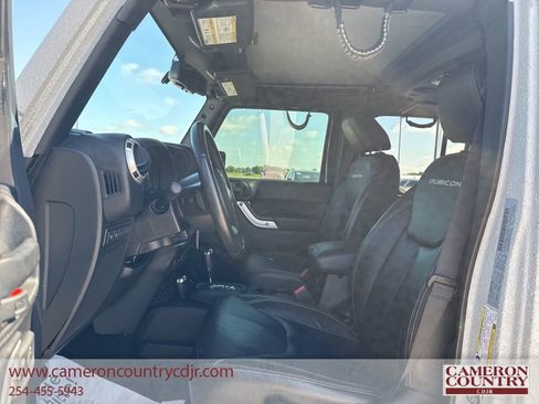 Used 2017 Jeep Wrangler Unlimited Rubicon w/ Cold Weather Group AWD/4WD image 12