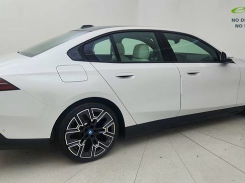 Used 2024 BMW i5 eDrive40i w/ Executive Package RWD image 6