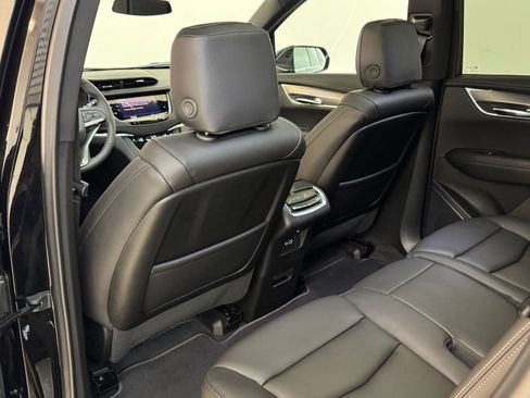 New 2025 Cadillac XT6 Luxury image 26