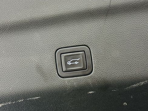 Used 2023 Chevrolet Tahoe Premier AWD/4WD image 32