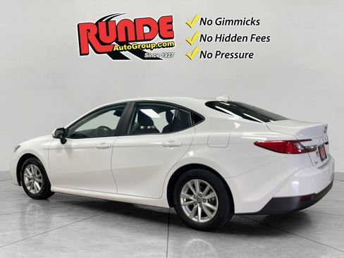 Used 2025 Toyota Camry LE FWD image 4