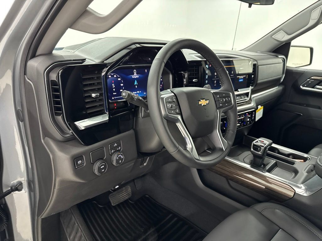 Used 2026 Chevrolet Silverado 1500 LT w/ Leather Package RWD image 10