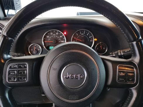 Used 2015 Jeep Wrangler Unlimited Sahara w/ Connectivity Group AWD/4WD image 26