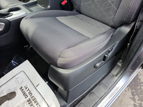 Used 2025 Nissan Frontier SV w/ SV Convenience Package image 28