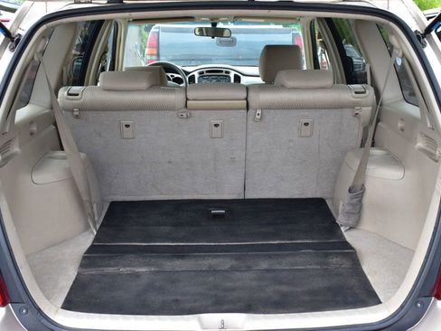 Used 2005 Toyota Highlander 4WD V6 w/ 3rd Row image 35