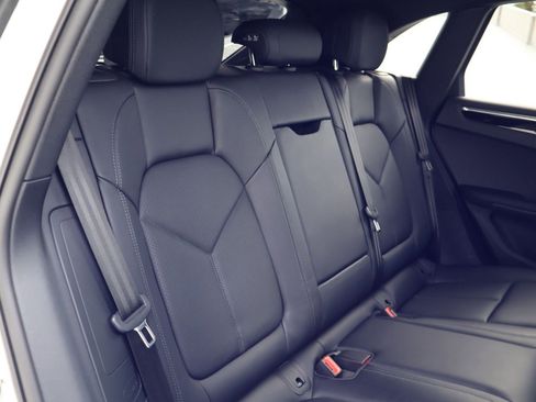 Certified 2025 Porsche Macan image 23