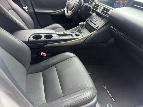 Used 2016 Lexus IS 200t RWD image 17