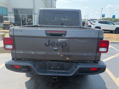 Used 2025 Jeep Gladiator Sport AWD/4WD image 9