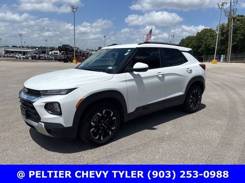 Used 2023 Chevrolet TrailBlazer LT w/ Convenience Package FWD image 3