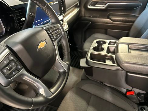 Used 2024 Chevrolet Silverado 1500 LT RWD image 12