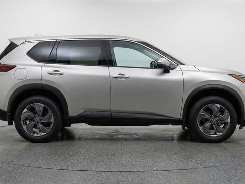Used 2025 Nissan Rogue SV FWD image 11