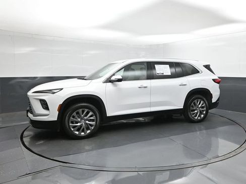 Used 2025 Buick Enclave Preferred FWD image 30
