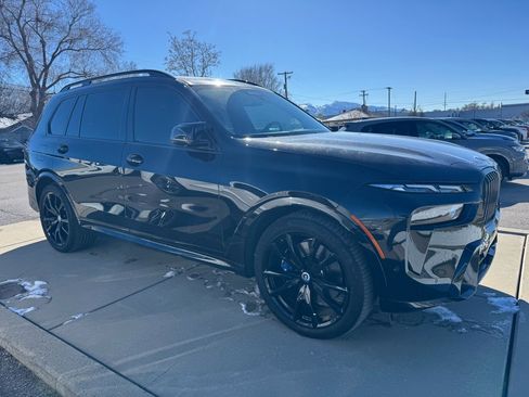 Used 2023 BMW X7 M60i image 1