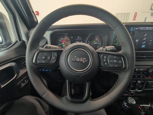 Used 2024 Jeep Wrangler Unlimited AWD/4WD image 19