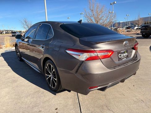 Used 2019 Toyota Camry SE image 5