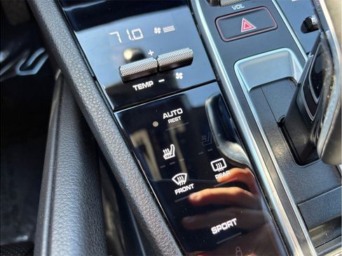 Used 2019 Porsche Cayenne Sport Utility 4D image 37