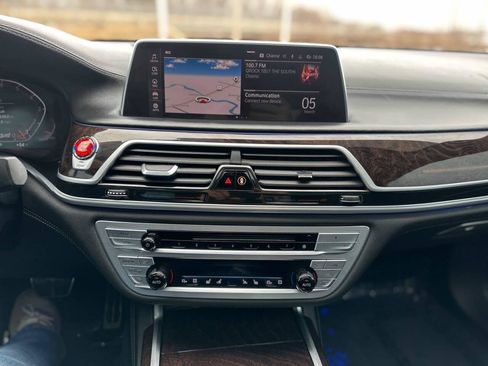 Used 2020 BMW 740i w/ M Sport Package RWD image 28
