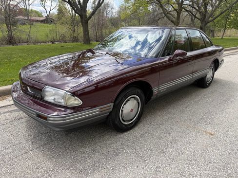 Used 1992 Oldsmobile 88 Royale LS FWD image 1
