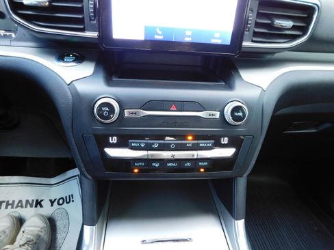 Used 2020 Ford Explorer XLT w/ Equipment Group 202A image 18