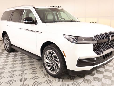 New 2026 Lincoln Navigator Premiere AWD/4WD image 1