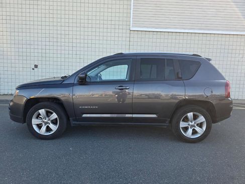 Used 2017 Jeep Compass Latitude image 4