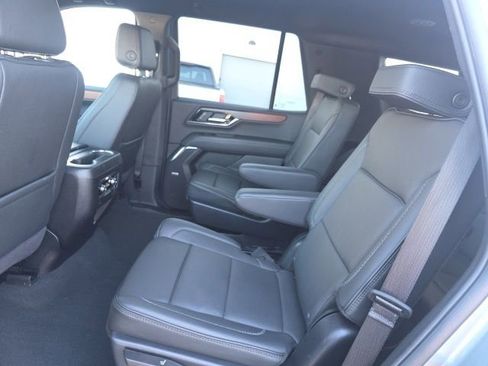 Used 2025 GMC Yukon Denali AWD/4WD image 23