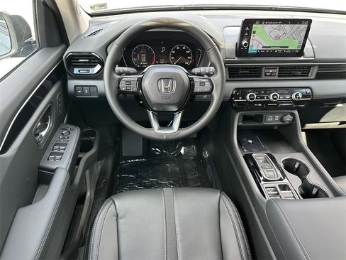 New 2025 Honda Pilot Touring image 21