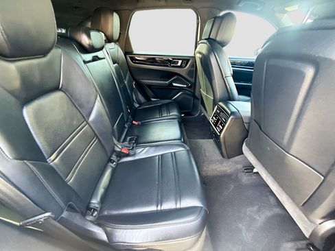 Used 2020 Porsche Cayenne AWD/4WD image 29