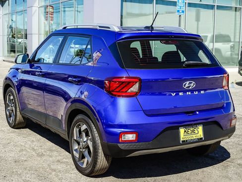 Certified 2024 Hyundai Venue Limited image 2
