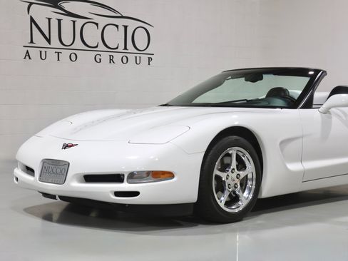 Used 2004 Chevrolet Corvette Convertible w/ Preferred Equipment Group RWD image 29