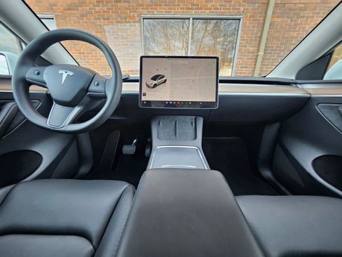 Used 2025 Tesla Model Y Long Range image 38