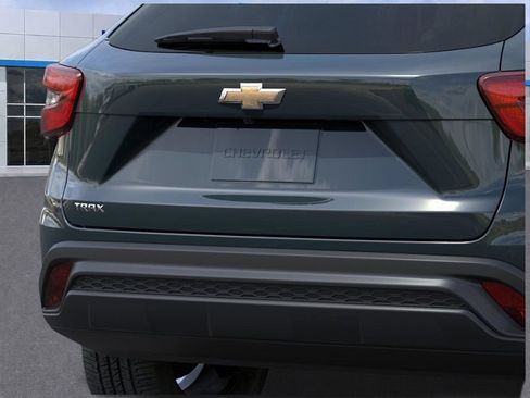 New 2026 Chevrolet Trax LS w/ LS Convenience Package FWD image 14