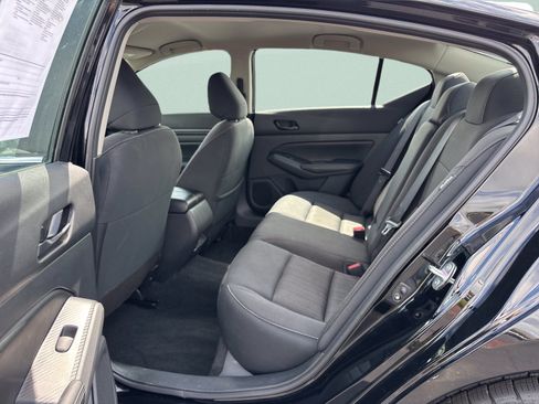 Used 2025 Nissan Altima 2.5 SV FWD image 16