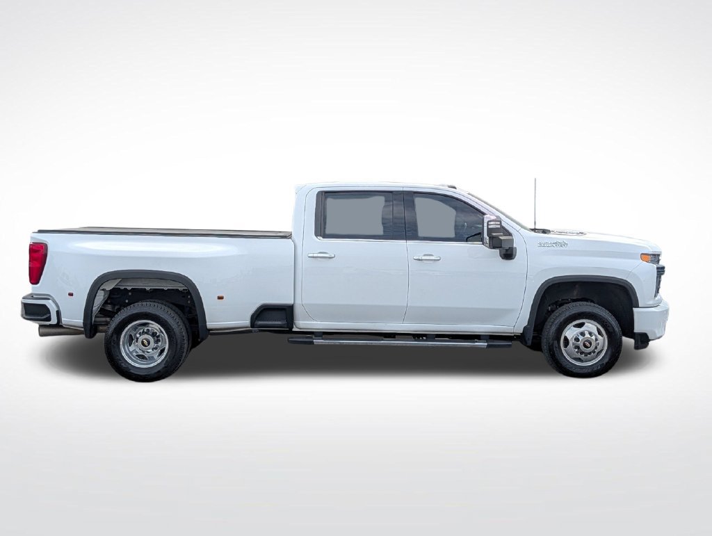 Used 2022 Chevrolet Silverado 3500 High Country w/ Safety Package II AWD/4WD image 2