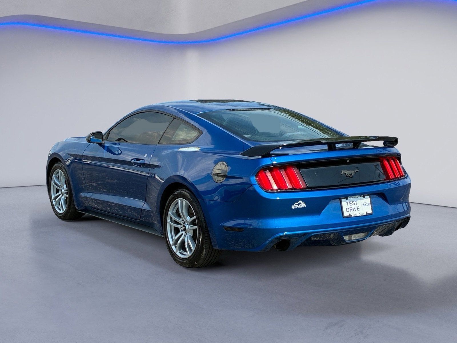 Used 2017 Ford Mustang Coupe RWD image 3