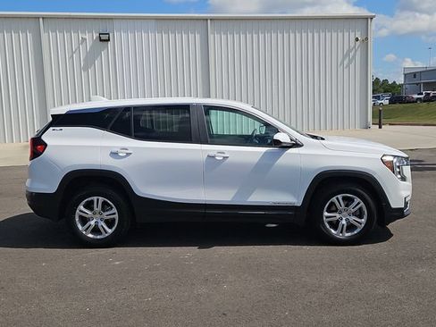 Used 2024 GMC Terrain SLE AWD/4WD image 4