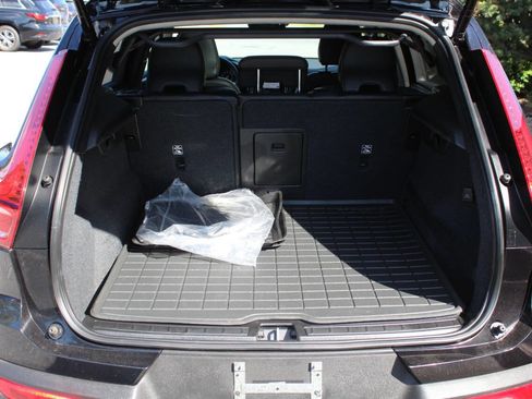 Used 2020 Volvo XC40 T5 Momentum w/ Protection Package Premier AWD/4WD image 19