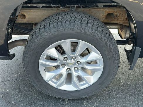 Used 2020 Chevrolet Silverado 1500 Custom w/ Custom Value Package AWD/4WD image 11