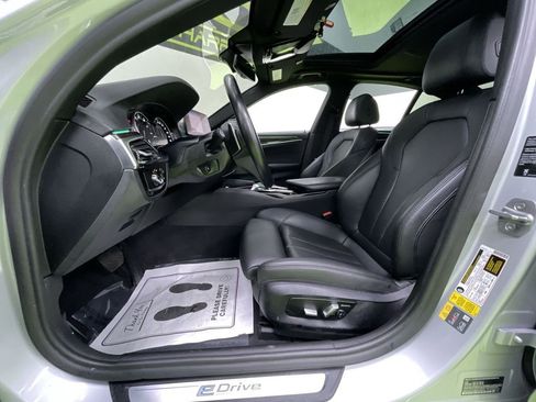 Used 2019 BMW 530e xDrive w/ Convenience Package image 17